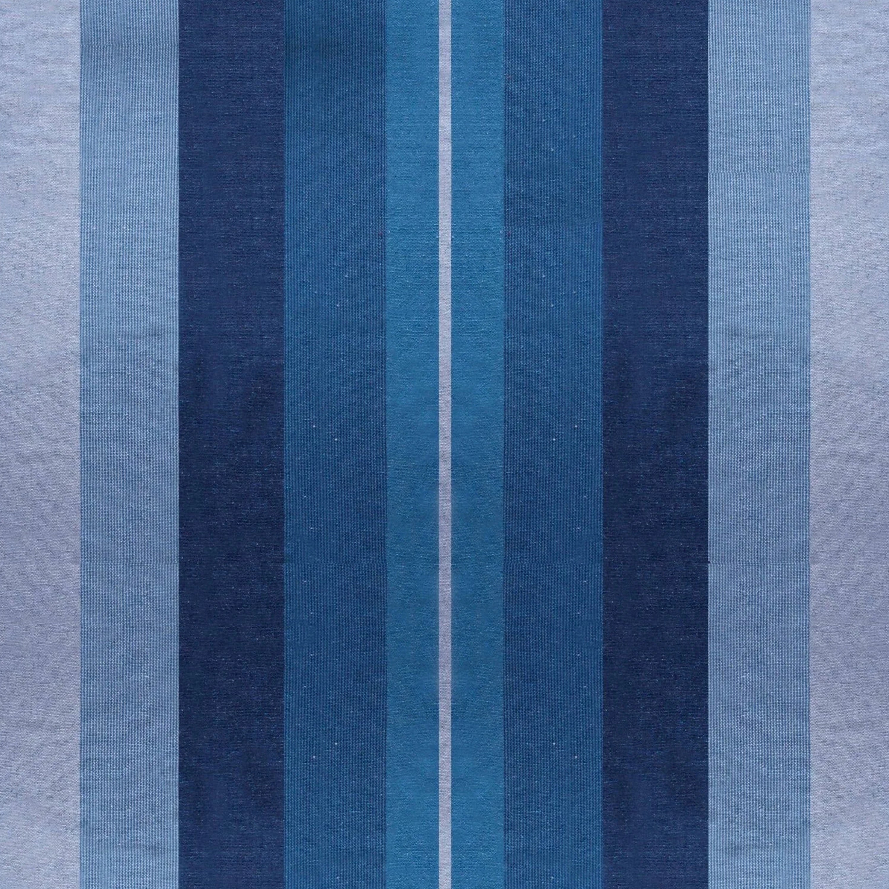 Zoom sur le tissu et les motifs du Hamac bleu horizonte de Hamacio