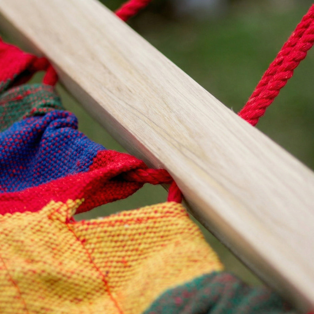 zoom sur les cordes et le bois du hamac rouge solero 