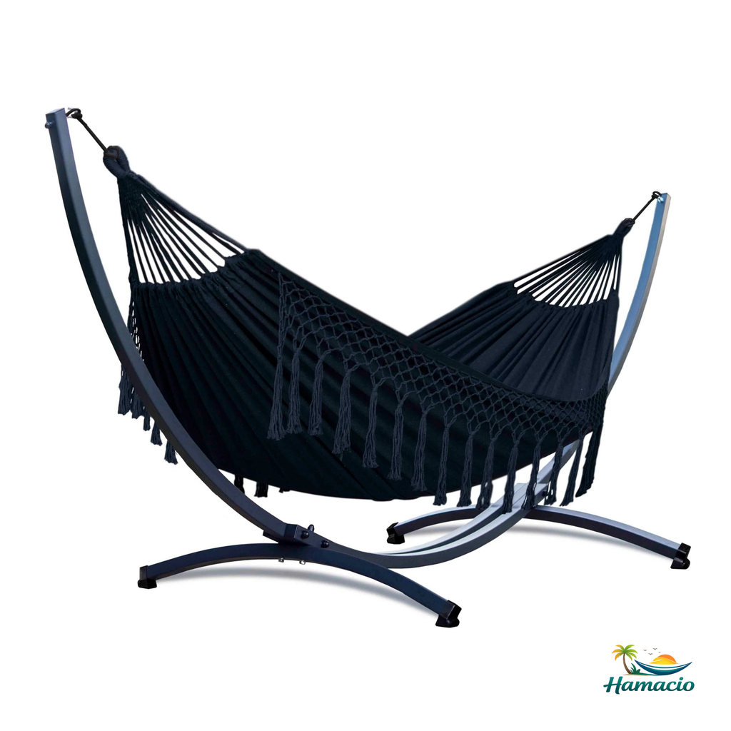 Hamac sur pied duo noir, modèle macramé de Hamacio, avec un suport gris graphite.