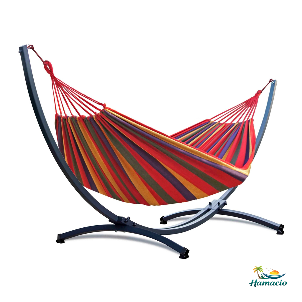 Hamac sur pied duo rouge, modèle Horizonte de Hamacio avec un support gris graphite.