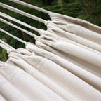 zoom sur le tissu du hamac beige de la collection suave de hamacio